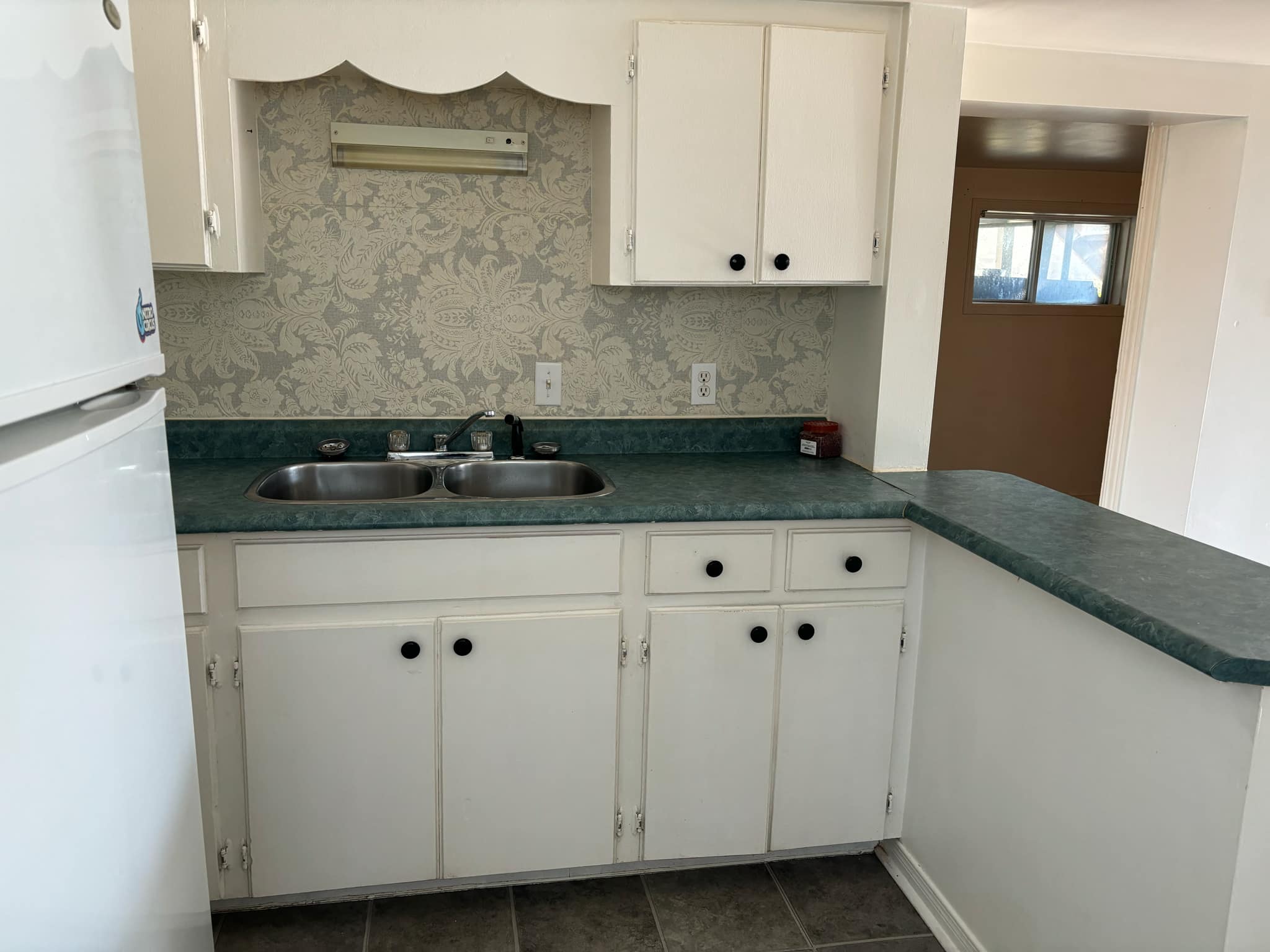 228 Laidlaw Street - 226